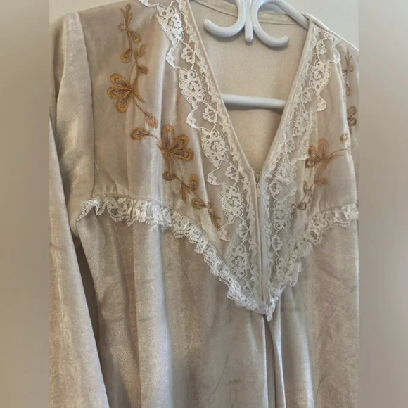 NEW Velvet Long Sleeve Dress/ Gown - Picture 4 of 7